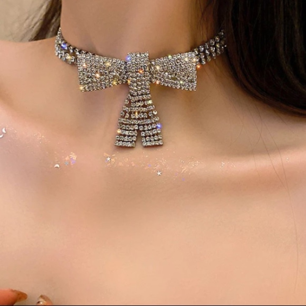 Silver Bowknot Rhinestone Choker Necklace - Picture 3 of 5
